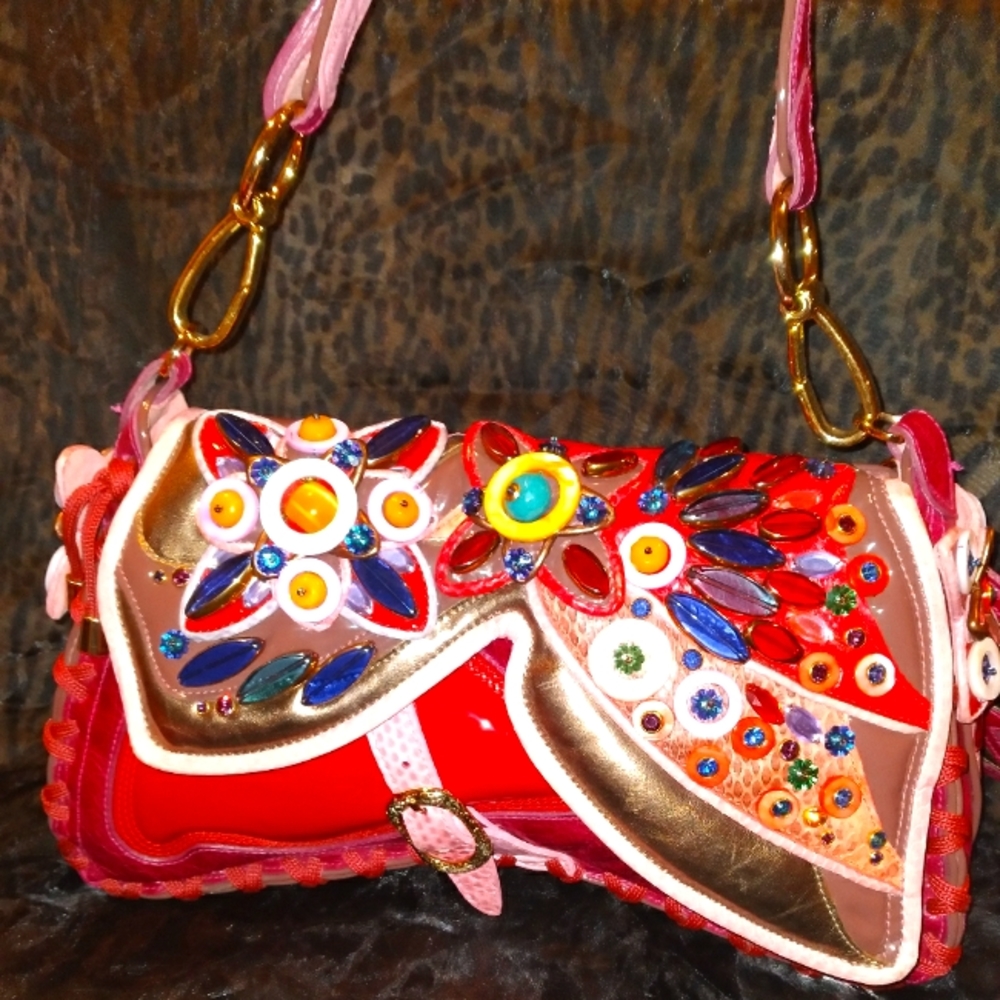 B2E handbag, pink leather, 12.5in (L) 3.5in (W) 8in (H), adjustable strap